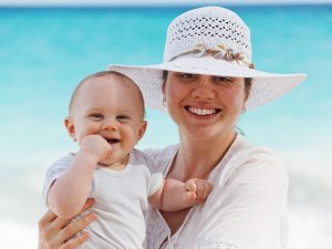 С бебе на море - кога е безопасно да заведе малчугана на почивка